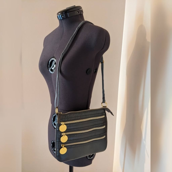 Avon | Purse - Picture 5 of 5